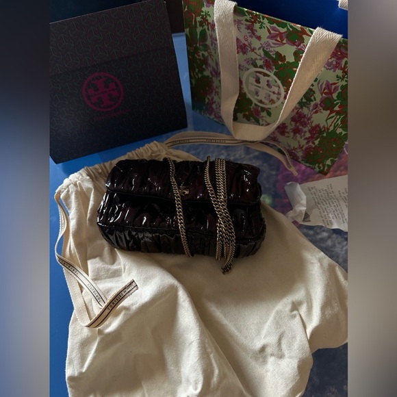 Kira patent ruched mini flap bag - Picture 3 of 8